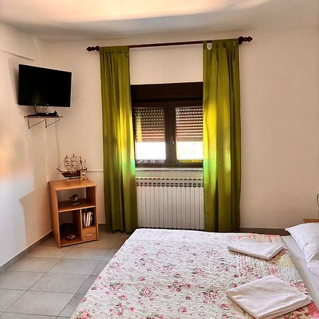 Apartamento Ruza I Natalija Karlobag Exterior foto