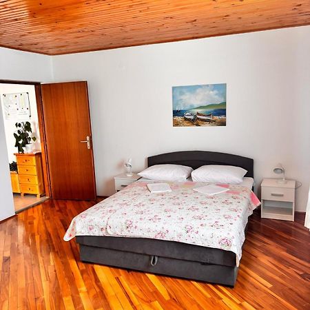 Apartamento Ruza I Natalija Karlobag Exterior foto