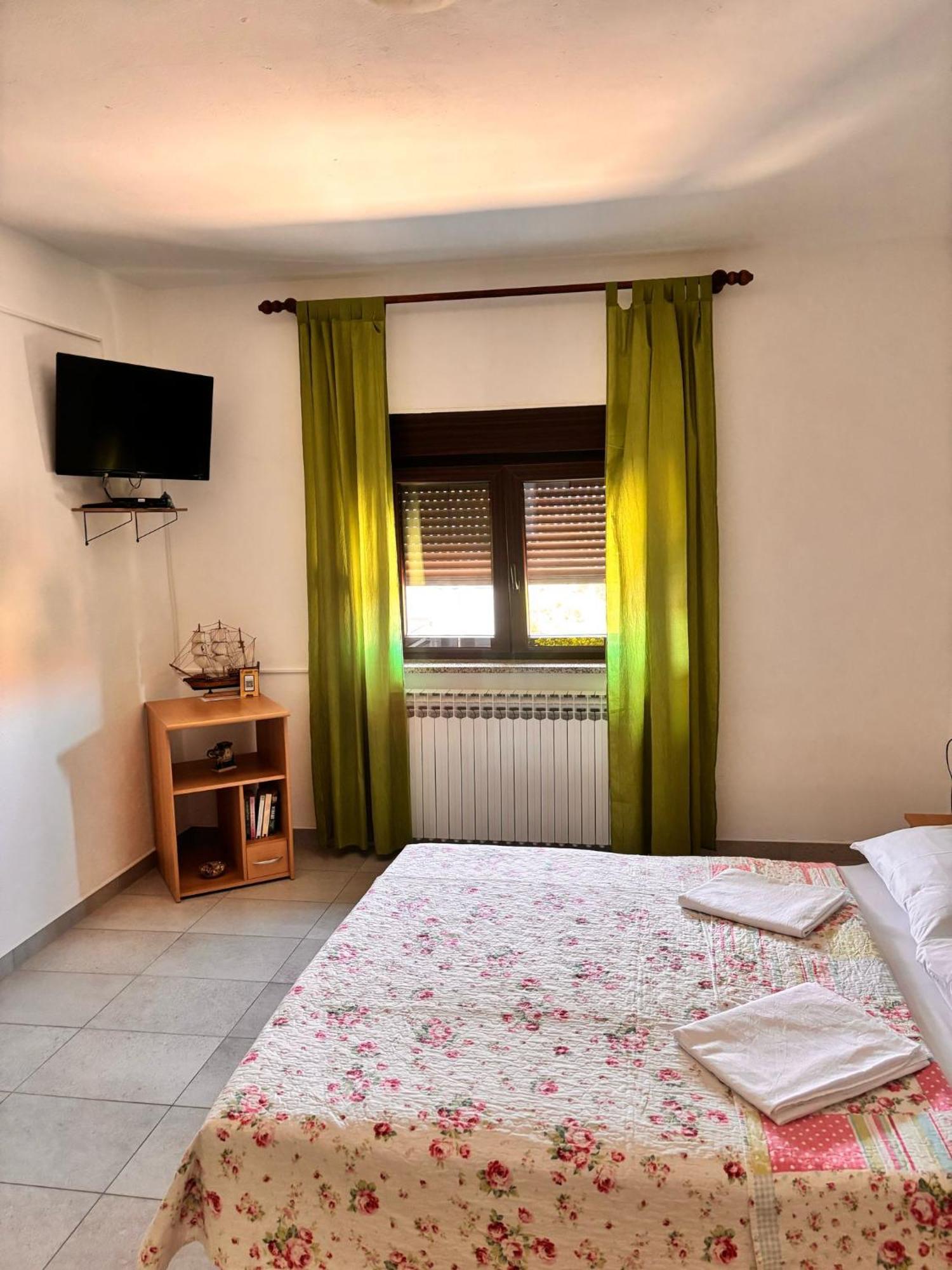Apartamento Ruza I Natalija Karlobag Exterior foto