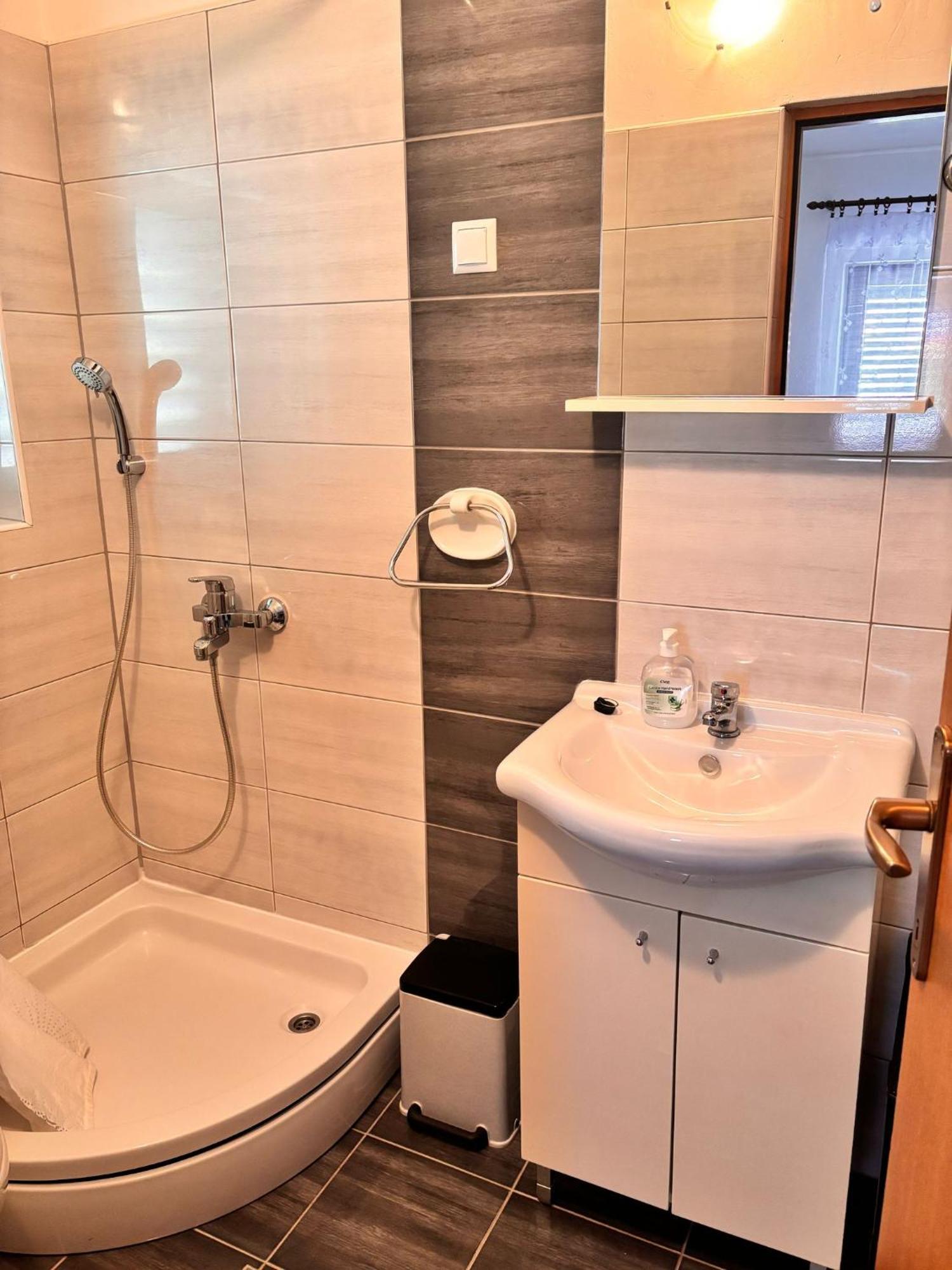 Apartamento Ruza I Natalija Karlobag Habitación foto