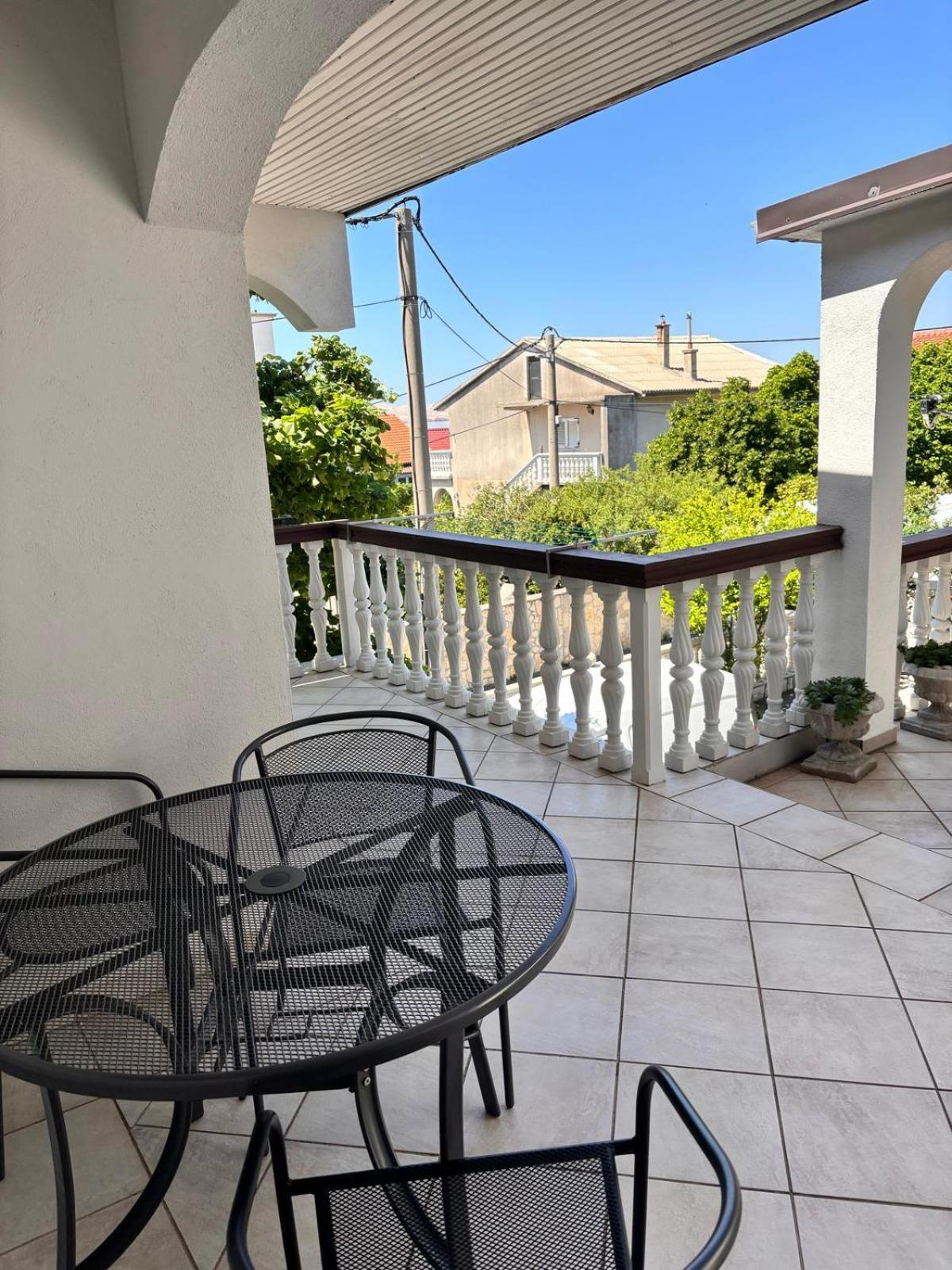 Apartamento Ruza I Natalija Karlobag Exterior foto
