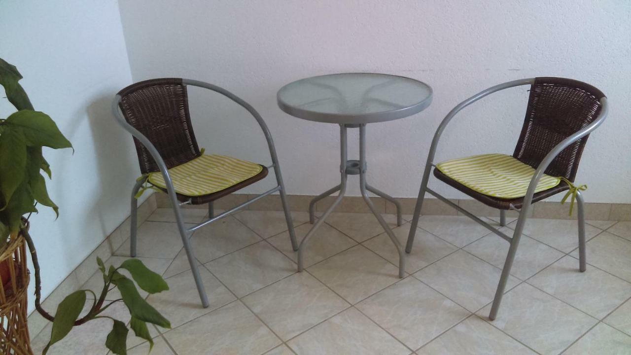 Apartamento Ruza I Natalija Karlobag Exterior foto