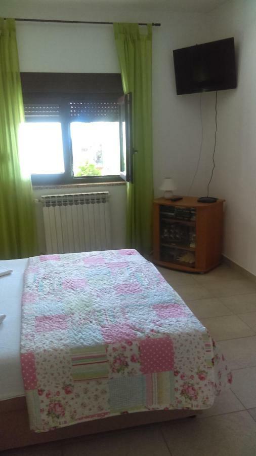 Apartamento Ruza I Natalija Karlobag Exterior foto